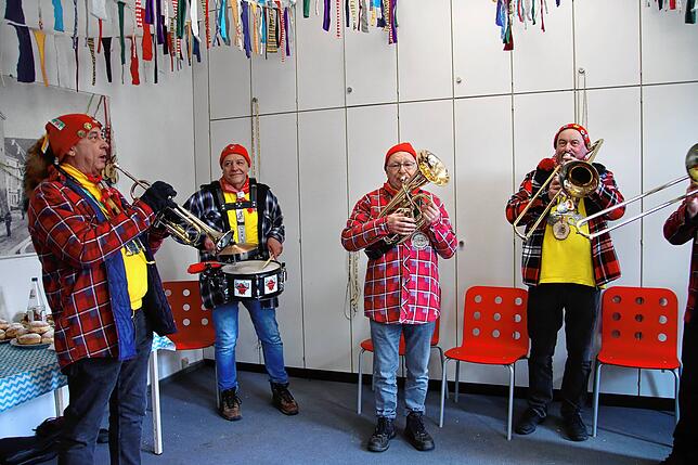 Bild 2: Bilder vom Schmutzigen Dunschtig 2025: Fasnachtszauber bei der SÜDKURIER-Redaktion in Radolfzell!