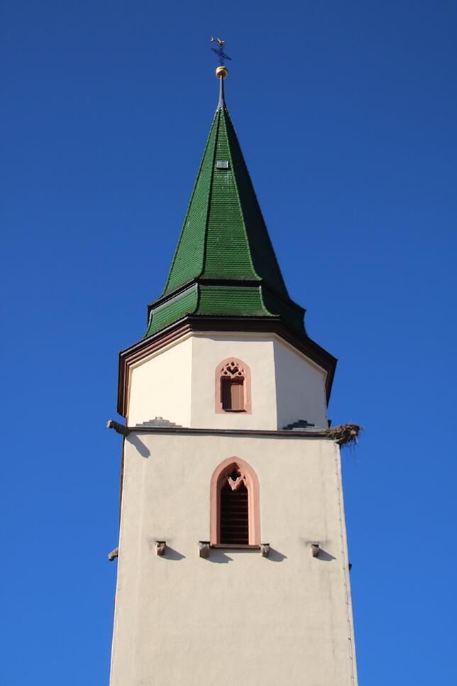 Der Kirchturm der Hüfinger Stadtkirche St. Verena und Gallus