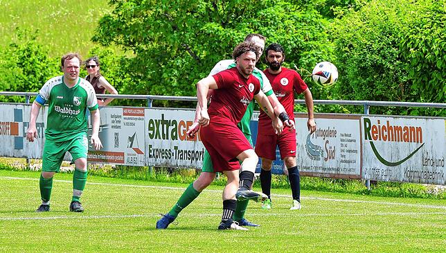Bild 33: SV Waldhaus II gewinnt Kellerduell gegen DTFV Bad Säckingen mit 2:1 – und wir haben Fotos!