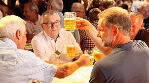 Als „zweiten Höhepunkt“ der Waldshuter Chilbi bezeichnet Zunftmeister Andreas Laubis das traditionelle Gulaschessen der Junggesellen. Am ...