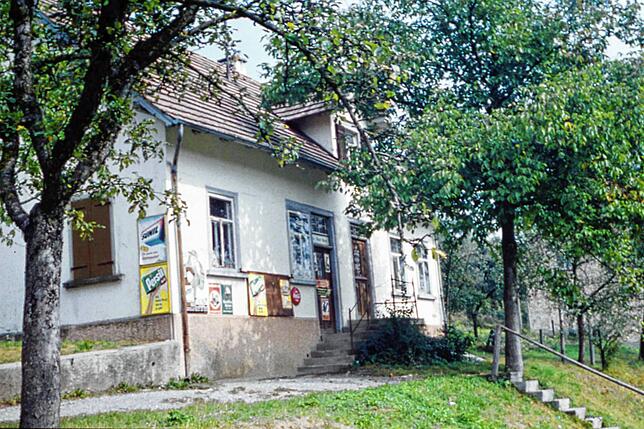Am Haldenweg in Leimbach wurde 1903 ein Gebäude gebaut, in dem einst ein Kolonialwarenladen und zuletzt ein Selbstbedienungsladen ...
