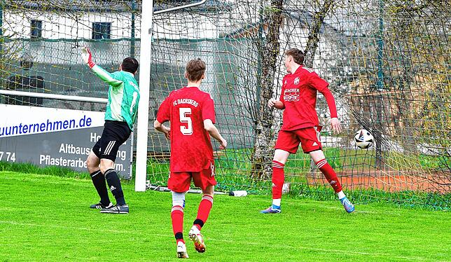 Bild 27: SV Nöggenschwiel besiegt den FC Dachsberg mit 8:1 – und wir haben Fotos!
