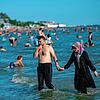 Reges Treiben herrschte an den türkischen Küsten während des Opferfestes, so wie hier am Strand von Menekse in Istanbul. Fachleute ...