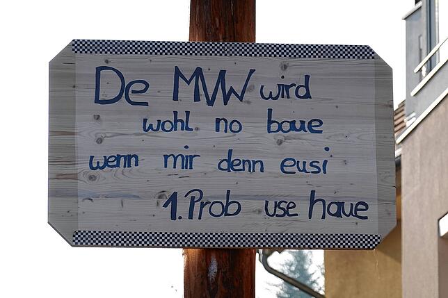 Bild 24: Bilderstory: Umzug und Narrenbaumstellen in Rickenbach begeistern die Zuschauer