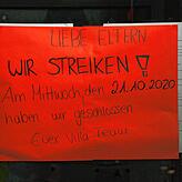 Ein Schild zeigt es an: Einige Konstanzer Kitas waren im Warnstreik, unter anderem die der Villa Kunterbunt in der Rheingasse.