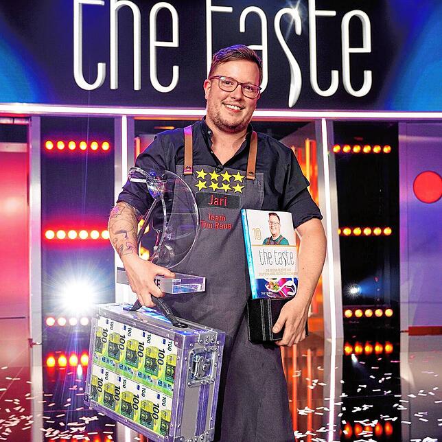 50.000 Euro, ein neues Auto, mehrere Küchengeräte und ein eigenes Kochbuch: Das gewann Jari Dochat bei der TV-Kochshow The Taste.