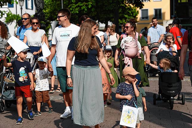 Bild 10: Hausherrenprozession der Kindergärten