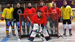 Frischer Wind auf dem Hotzenwald: Spielertrainer Tomasz Zourek (links) vom EHC Herrischried freut sich über zehn neue Spieler. Den Kader ...