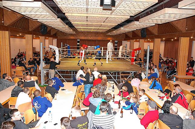 Die vielen Kampfturniere des Boxsportvereins Blumberg, die von Adolf Schäfer stets mit organisiert wurden, waren in der Stadthalle ...