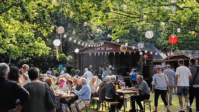 Bereits im Premierenjahr kamen viele Besucher zusammen, um gemeinsam auf dem Singener Weinfest die edelen Tropfen der umliegenden ...