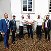 Stabwechsel bei der Polizei in Markdorf: Günter Reiners (Zweiter von rechts) ist der neue Leiter des Polizeipostens, er folgt auf Robin ...