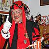 Roland Drews ist seit 36 Jahren Hans-Kuony-Darsteller. Immer mit dabei hat er seinen kurzen Stab, auch der Zeigefinger ist immer ...