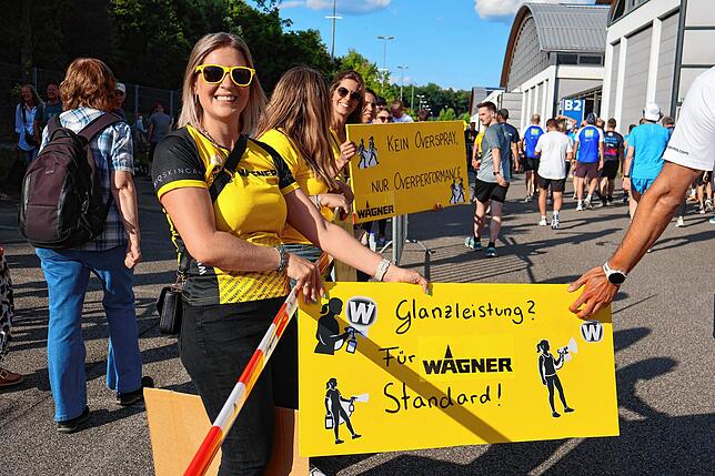 Bild 22: Mit Ausdauer und Kreativität- tausende Läufer messen sich beim ZF Firmenlauf