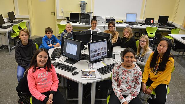 Schüler der Klasse 6b im Computerraum der Gemeinschaftsschule Rheinfelden.