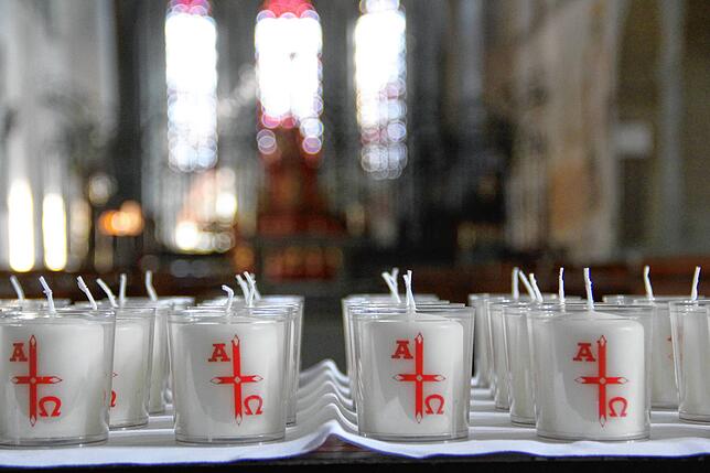 Eine Kirche, die für viele steht: Es wird keine offenen Ostergottesdienste geben – doch ein Osterlichter, die sich jeder nach ...