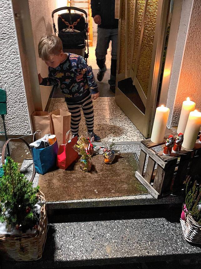 Leuchtende Kinderaugen wie hier beim dreijährigen Isidor Hauptvogel gibt es zuhauf, wenn der Nikolaus seinen abendlichen Besuch mit ...
