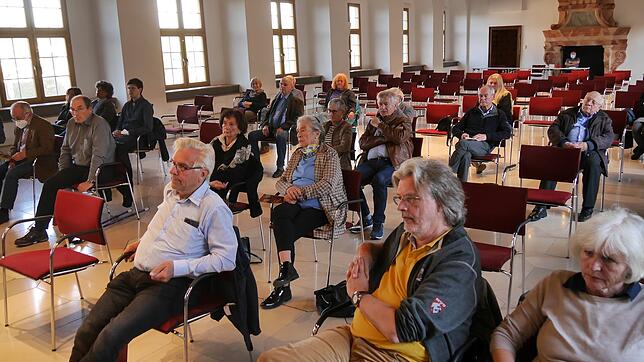 Es kamen einige Interessierte in den Festsaal des Meßkircher Schlosses, um die Vorstellung des Tagungsbandes zu Conrad Gröber und ...