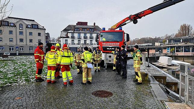 Gegen 10 Uhr am Donnerstagmorgen wurde eine vermisste Person von der Fähre gemeldet. Feuerwehr, DLRG und Wasserschutzpolizei waren mit ...