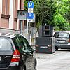 (Archivbild) Die Stadt Radolfzell hat auch schon ein solches mobiles Geschwindigkeitsmessgerät mit Blitzfunktion getestet. Kauf Konstanz ...