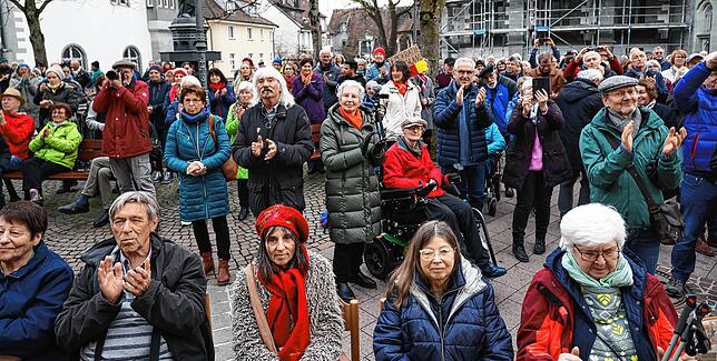 Bild 7: Verschiedene Glaubensgemeinschaften setzen Zeichen gegen Diskriminierung und Gewalt