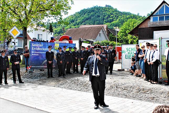 Kommandant Steffen Bretzke dankte der Gemeinde und dem Landkreis für die Unterstützung bei der Beschaffung des neuen Feuerwehrfahrzeugs.