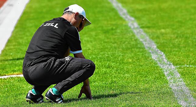 Probleme wegen Corona: Im Moment weiß Trainer Michael Schwald vom FC Zell noch nicht, ob das Spitzenspiel am Samstag stattfinden kann.