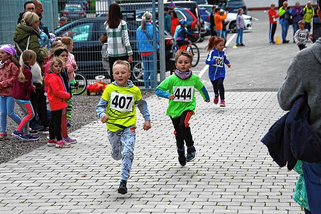 Bild 7: Bilder und Eindrücke vom 15. Sport Weiß-Lauf in Königsfeld: Ein unvergessliches Event