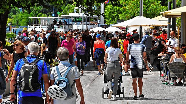 Volle Promenaden &ndash; wie hier in Überlingen &ndash; und Innenstädte gab es am Pfingstwochenende in vielen Städten Deutschlands zu sehen.