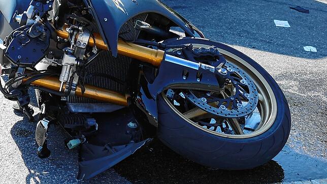 Ein Motorrad nach einem Unfall bei Stetten am kalten Markt. (Symbolbild) Viele Maschinen mit Schweizer Zulassung waren in dieser Saison ...