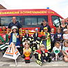 Die ältesten Kinder vom Kindergarten St. Raphael besuchen die Schwenninger Feuerwehr. Das Bild zeigt von links: (vorne) Emma Moser, Lea ...