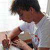 Formulare, Formulare: Wer ins Ausland reisen möchte, muss sich erst einmal mit jeder Menge Bürokratie auseinandersetzen. Auch Nico ...