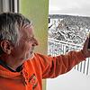 Der Weilheimer Elmar Veh ist noch immer auf der Suche nach Empfang. Doch das Handy empfängt kein Signal.