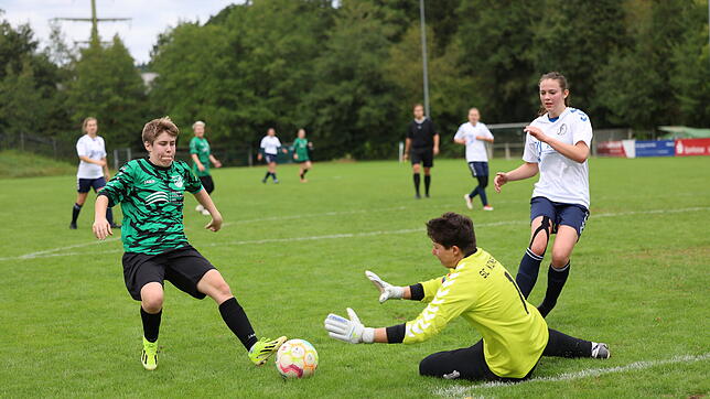Im Bezirkspokalfinale der Frauen kommt es erneut zum Duell zwischen dem BSV Nordstern Radolfzell (grüne Trikots) und dem SC ...