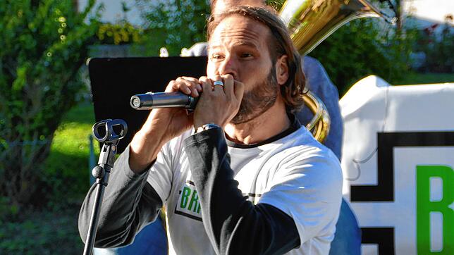 Voll in ihrem Element sind &bdquo;Brassmann&ldquo; die mit Frontman Ralf Schneckenburger an jedem ihrer Auftritte begeistern.