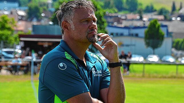 Trainer Frank Berrer steht mit dem TuS Blumberg aktuell auf Rang drei.