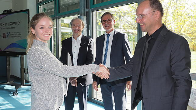 Günther Nufer, Altbürgermeister und Geschäftsführer der Physiotherapieschule Bad Säckingen, sowie die Professoren Walter Niemeier und ...