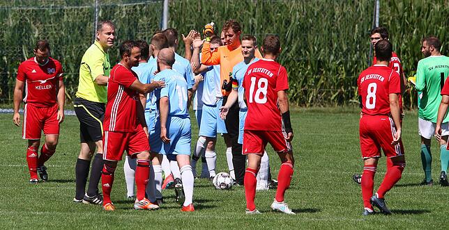 Bild 22: SV Jestetten setzt sich im Pokal-Derby mit 4:2 bei der SG Lottstetten/Altenburg durch