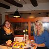 Aileen Hirt (links) spricht mit Redakteurin Susann Duygu-D&lsquo;Souza über das Festival der Vielfalt. Die Sozialpädagogin weiß, wie ...