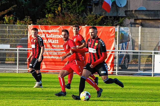 Bild 28: TuS Kleines Wiesental sichert sich ein 2:2 beim Tabellenführer FSV Rheinfelden II &ndash; wird haben die Bilder!