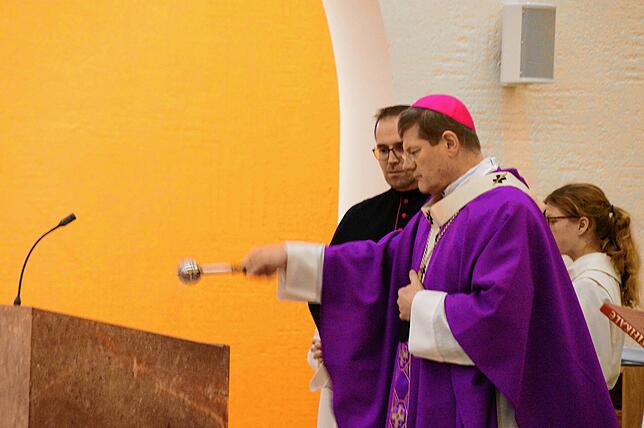 Bild 19: Die schönsten Bilder der Feier der Altarweihe in der Kirche St. Oswald in Stockach (Teil 1)