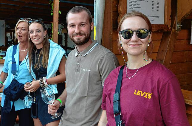 Bild 9: Beim Bermatinger Weinfest wird auch am Samstag gefeiert! Wir haben die besten Bilder – Teil 1