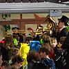 Die Narren kamen am ersten Faißen auch in die Grundschule zur Befreiung.