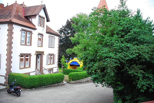 Die Initiative „Alter Pfarrhof“ will nun nebst dem Pfarrhaus sowie den Nebengebäuden das kirchliche Zentrum in Erzingen mit ...