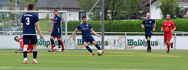 Bild 7: FC Wallbach holt die Punkte mit dem 1:0 beim VfB Waldshut &ndash; und wir haben Bilder!