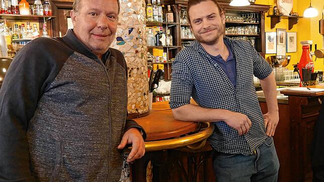 Sie wollen das Schroeder in Zukunft weiter betreiben: Lazaros Kostadimas (links) und Paul Arzt übernehmen zusammen mit Geschäftspartner ...