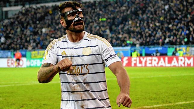 Kai Brünker, Stürmer des 1. FC Saarbrücken, bejubelt seinen Treffer zum 1:0 gegen Eintracht Frankfurt. Bild: imago