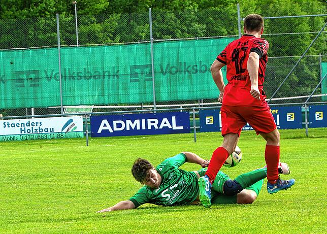 Bild 2: Vier Tore nach der Pause – TSV Aach-Linz besiegt FV Walbertsweiler. Wir waren mit der Kamera dabei!