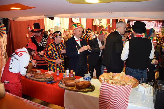Bild 28: Bilder vom Empfang des Stockacher Narrengerichts von Annegret Kramp-Karrenbauer im Bürgerhaus