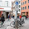 Auch wenn das Rdafhren in der Fußgängerzone nur zwischen 22 und 10 Uhr bei Schrittgeschwindigkeit gestattet ist &ndash; interessiert die ...