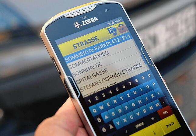 Auf dem mobilen Endgerät lassen sich die Parkplätze aufrufen.